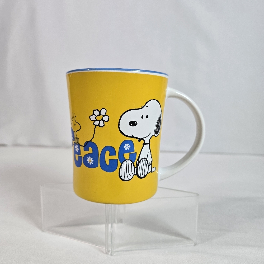Peanuts Snoopy Coffee Mug "Peace" 4" Tall X 3.5" Wide Yellow 12 Ounces